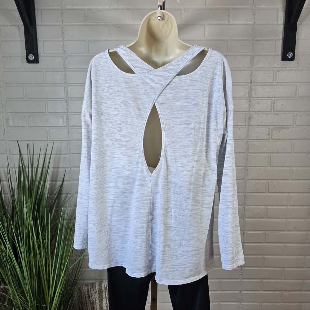 Lululemon Heathered Gray Long Sleeve Athletic Top Size 8 - Picture 3 of 7
